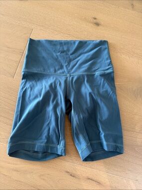 High-Waist Women's Bike Shorts - TNA ACTION